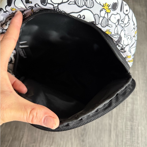 Snoopy Patterned Backpack - Picture 4 of 4